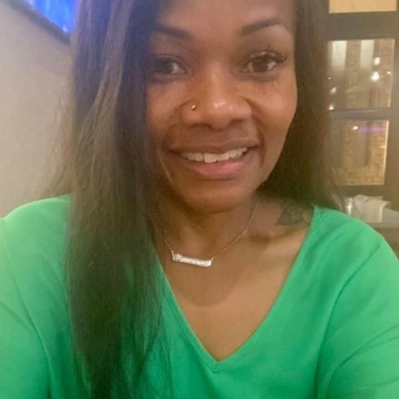 Meet your Posher. 😁 - Picture 3 of 7